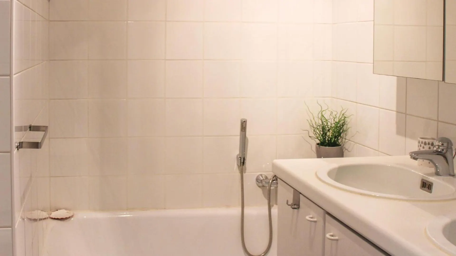 Residentie Xavier Ref, 80 Apartment Ostend Belgium